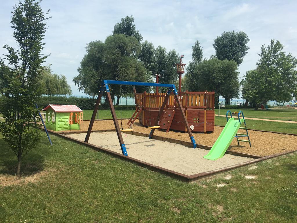 Cuki Apartmanok Siófok Esterno foto